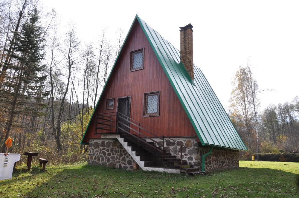 Exterior siding in natural wood effect using SHERA plank