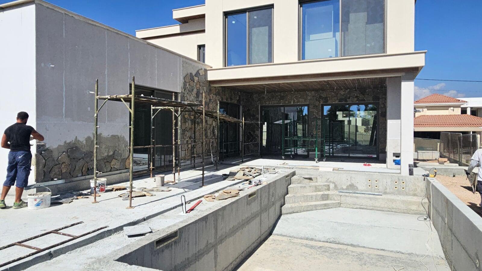 SHERA fibre cement board is the perfect material as a backer board for stone or masonry cladding