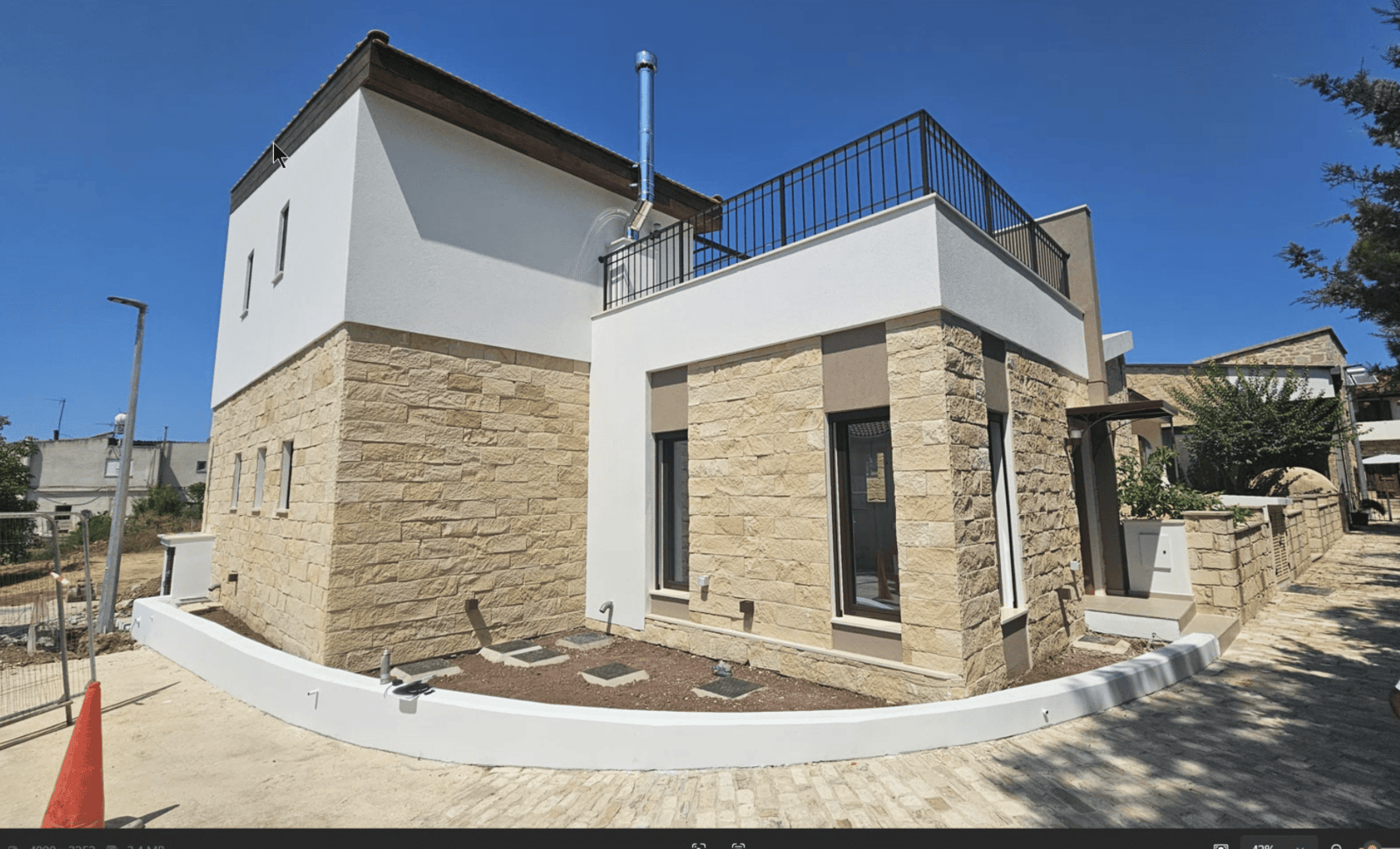 Stone cladding on SHERA fibre cement boards